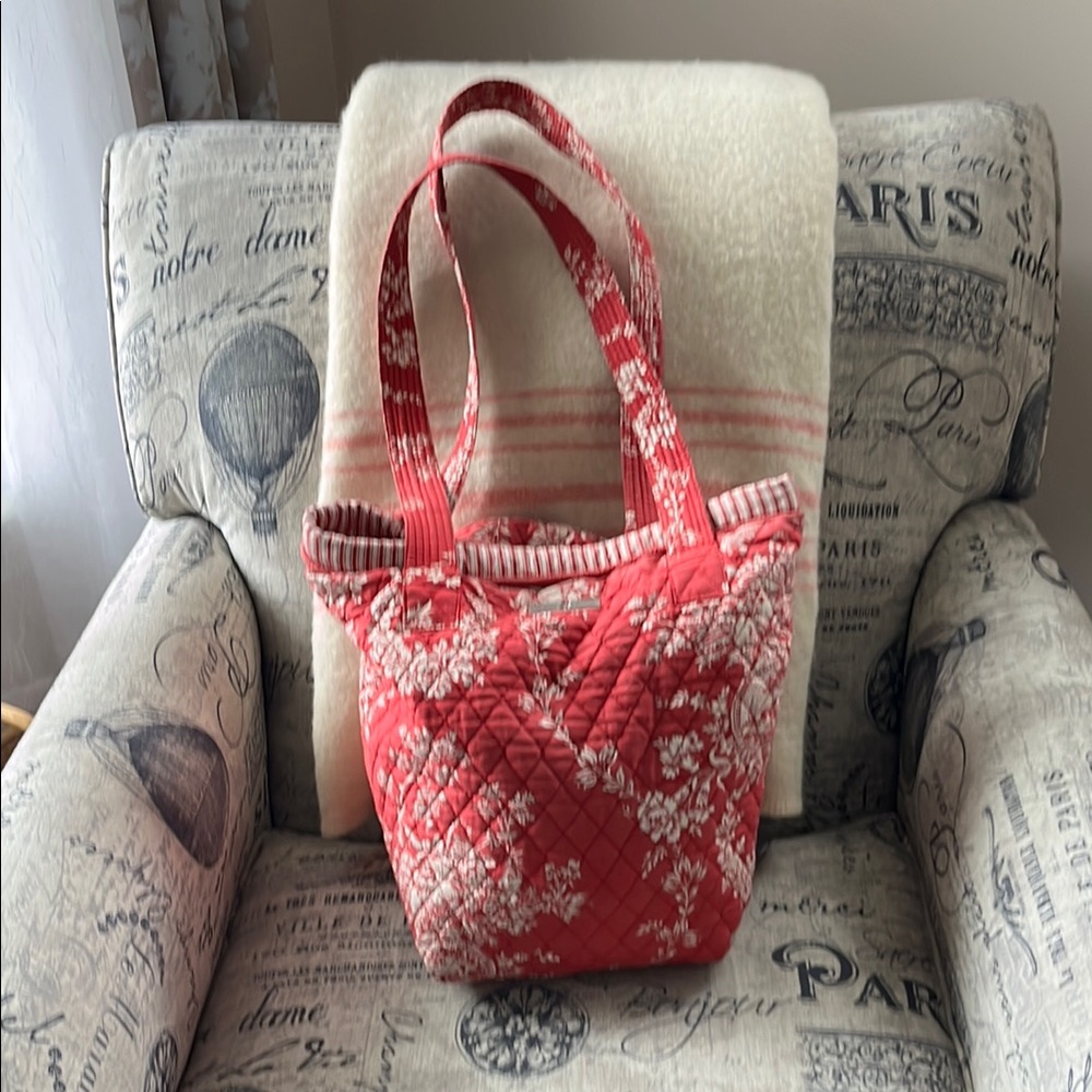 Isabelle’s Journey April Cornell Quilted Floral Tote Bag in Coral Pink